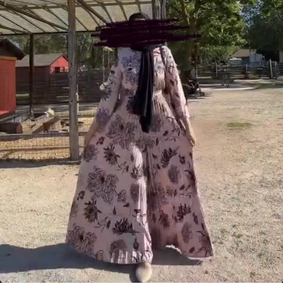 Mock neck self belted wide leg pleated floral jumpsuit - brand new! Never worn! - Picture 7 of 9